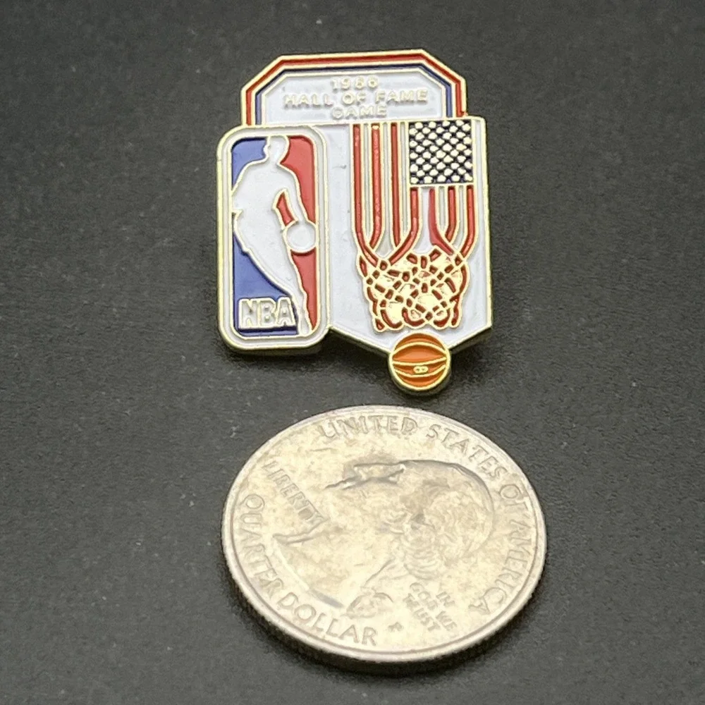 Vintage 1986 Hall Of Fame Game‎ NBA Basketball Lapel Hat Pin